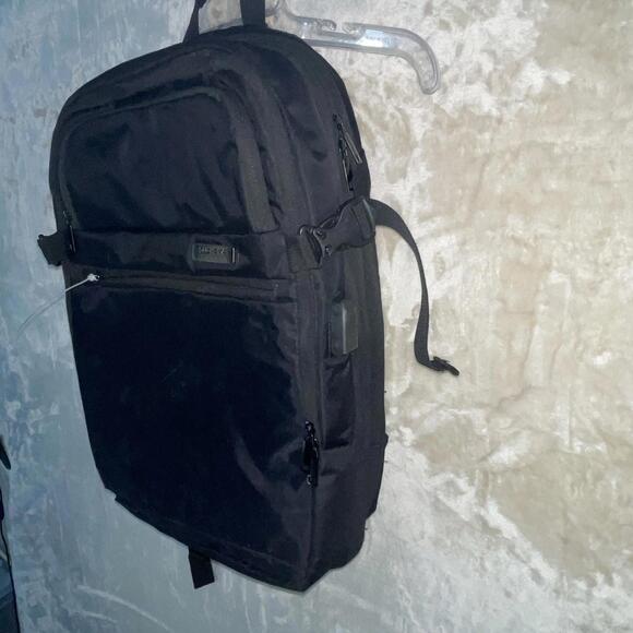 Duchamp London Getaway Expandable Backpack USB Black Travel Book Bag 19x14 *FLAW - Picture 3 of 11